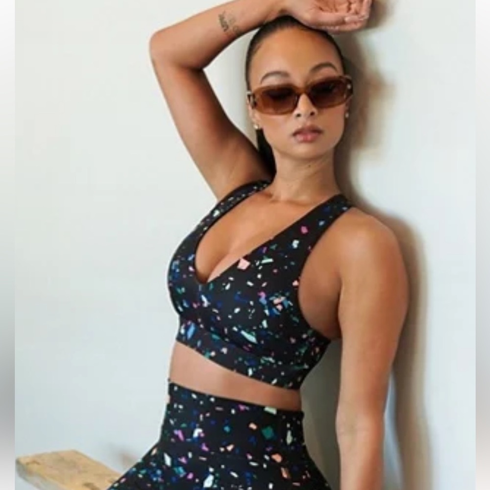 NWT On-The-Go Midi Medium Impact Sports Bra - medium in black terrazzo